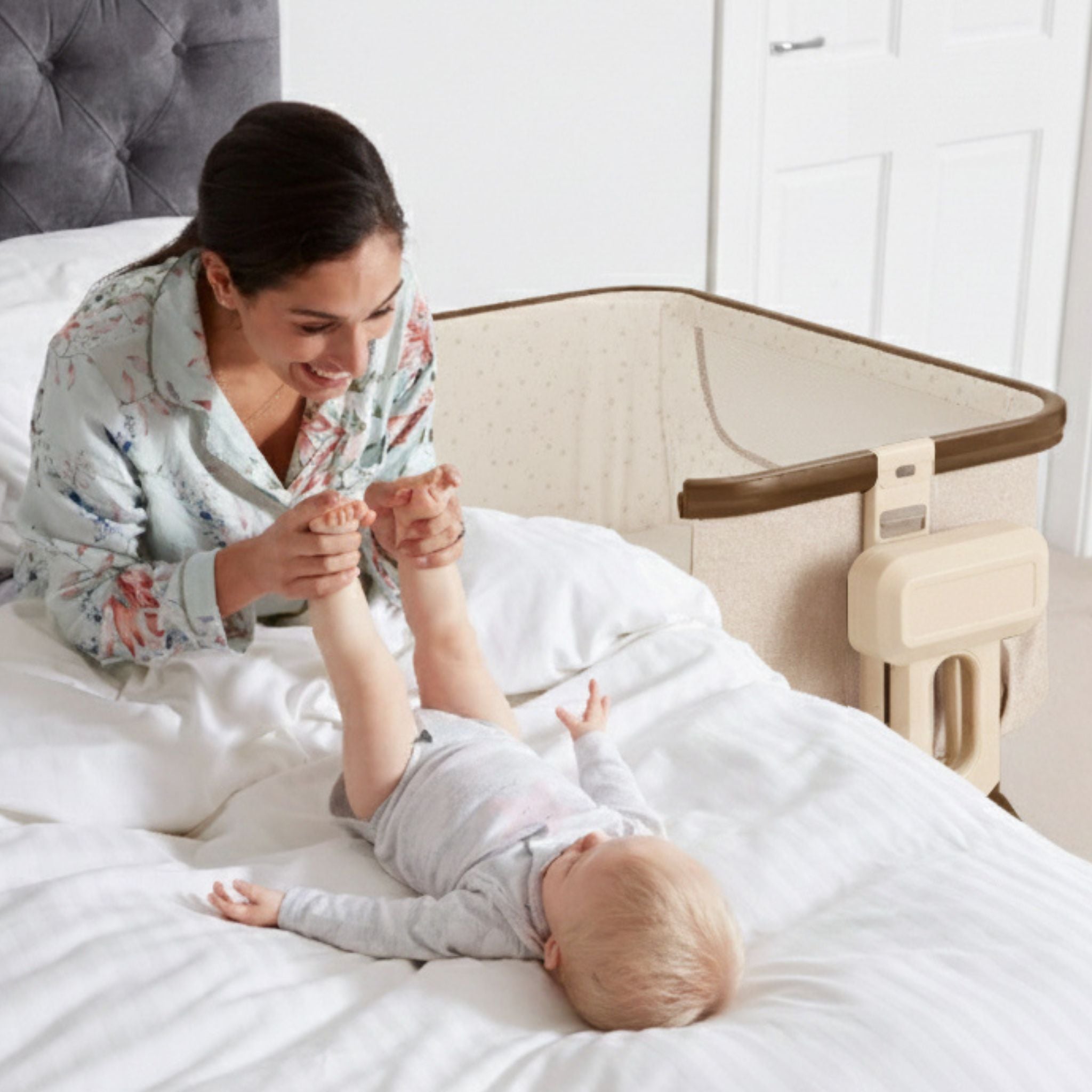 Co Glide Electric Bedside Crib
